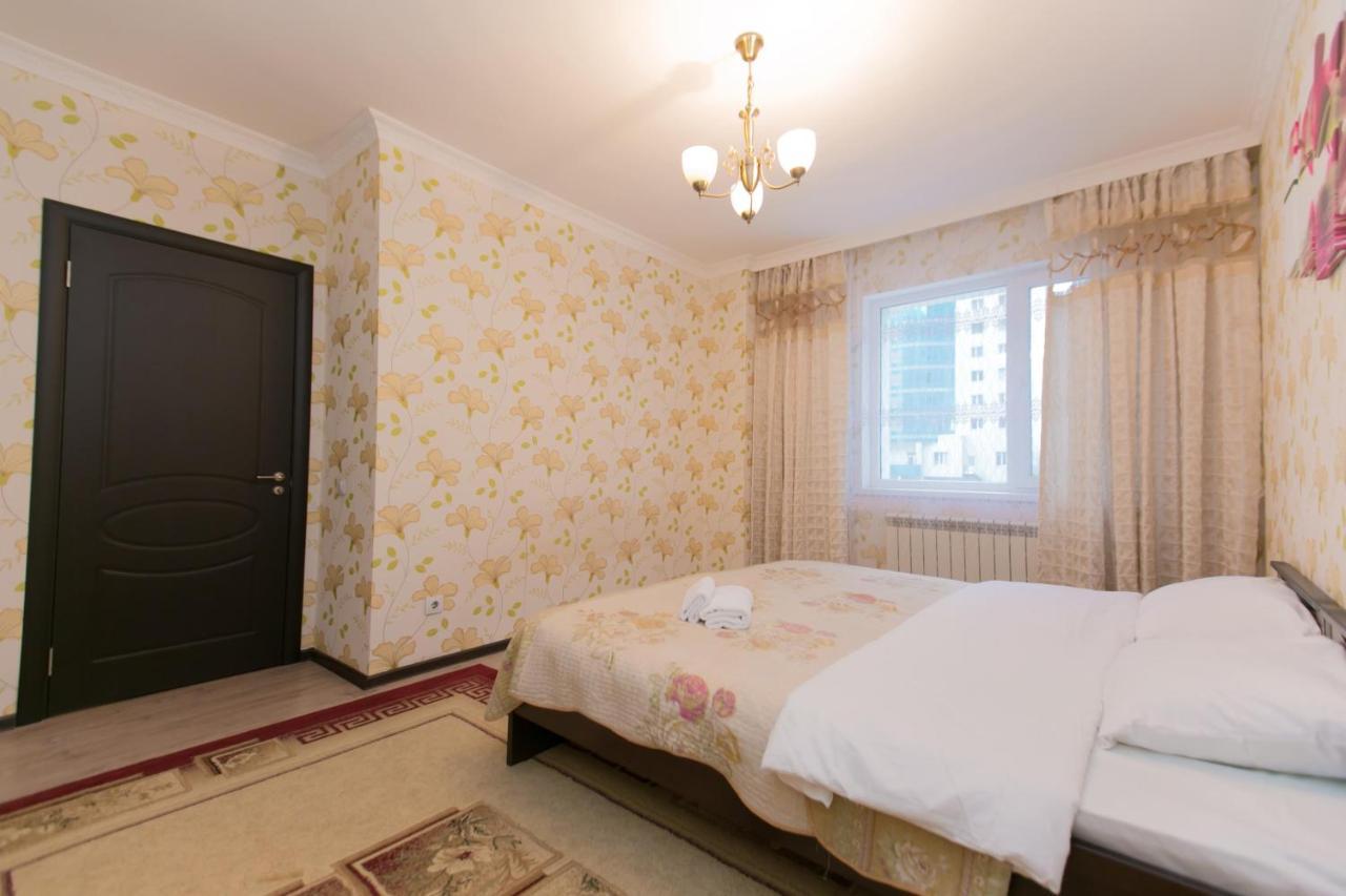 Cozy Apartment On Sarayshyq Street 5E Астана Екстериор снимка