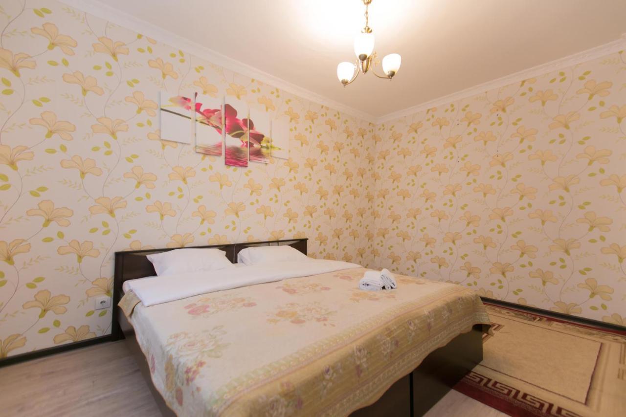 Cozy Apartment On Sarayshyq Street 5E Астана Екстериор снимка