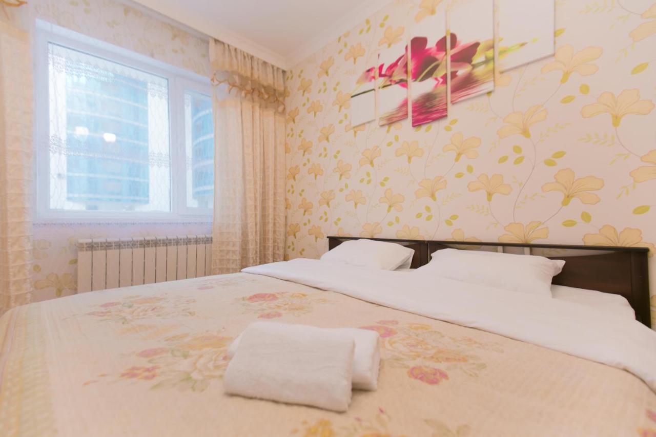 Cozy Apartment On Sarayshyq Street 5E Астана Екстериор снимка