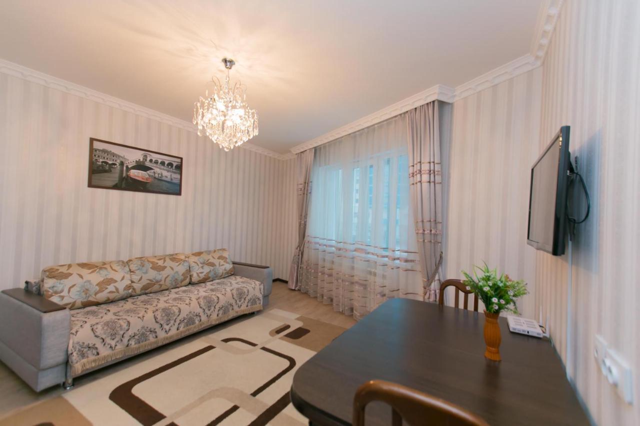 Cozy Apartment On Sarayshyq Street 5E Астана Екстериор снимка