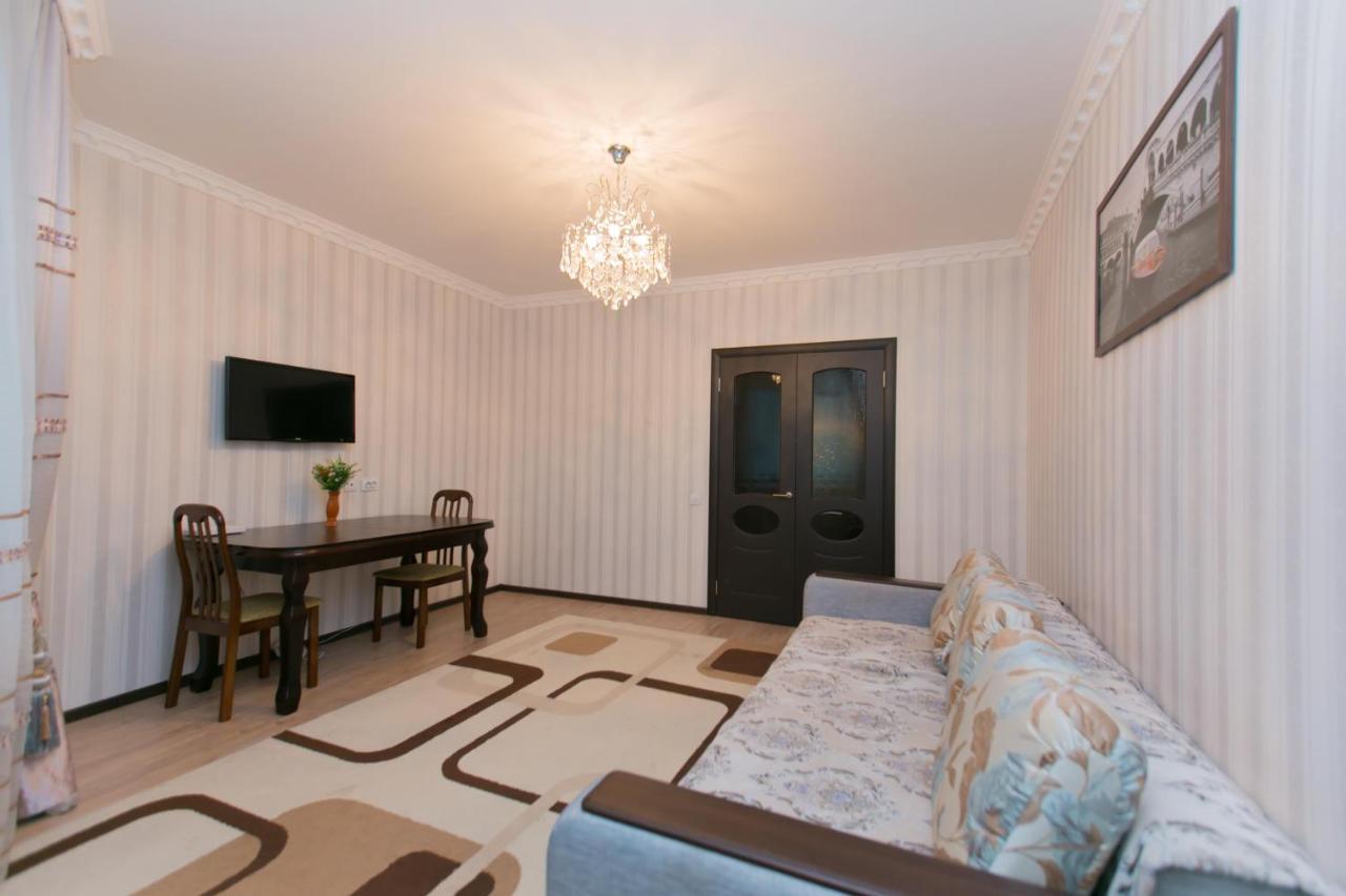 Cozy Apartment On Sarayshyq Street 5E Астана Екстериор снимка