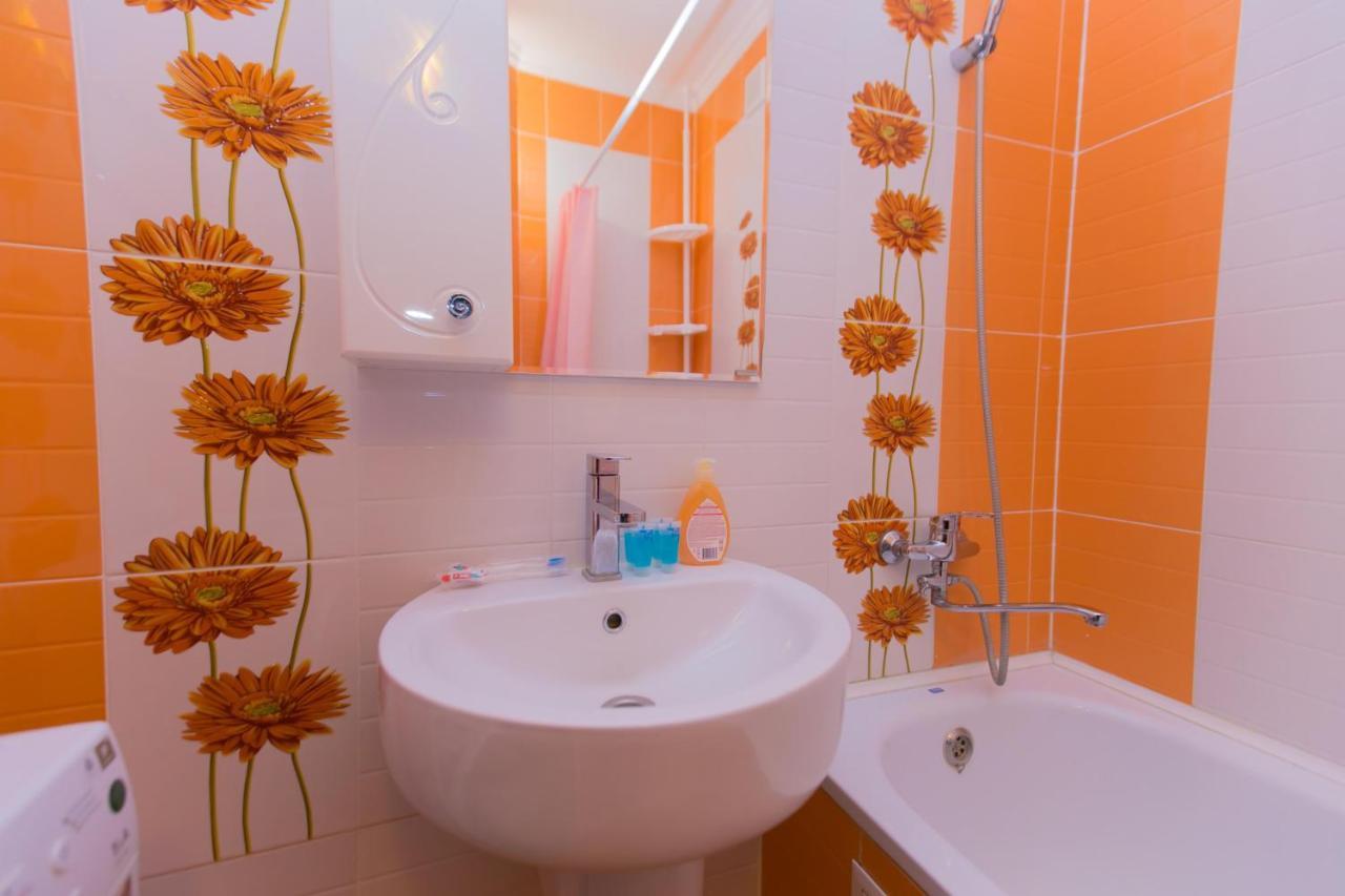 Cozy Apartment On Sarayshyq Street 5E Астана Екстериор снимка