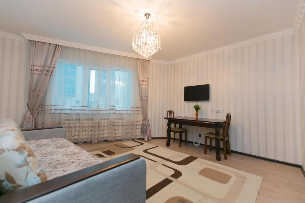 Cozy Apartment On Sarayshyq Street 5E Астана Екстериор снимка